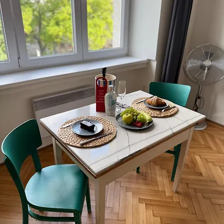 Elegant For Short * Pressburg
