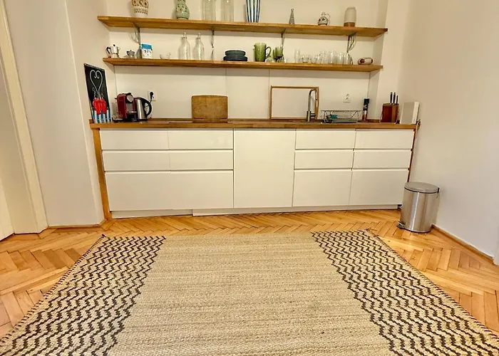 Elegant For Short * براتسيلافا