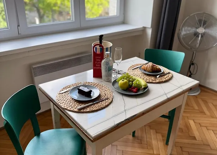 Elegant For Short * براتسيلافا