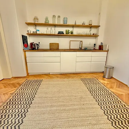 Elegant For Short * Bratislava